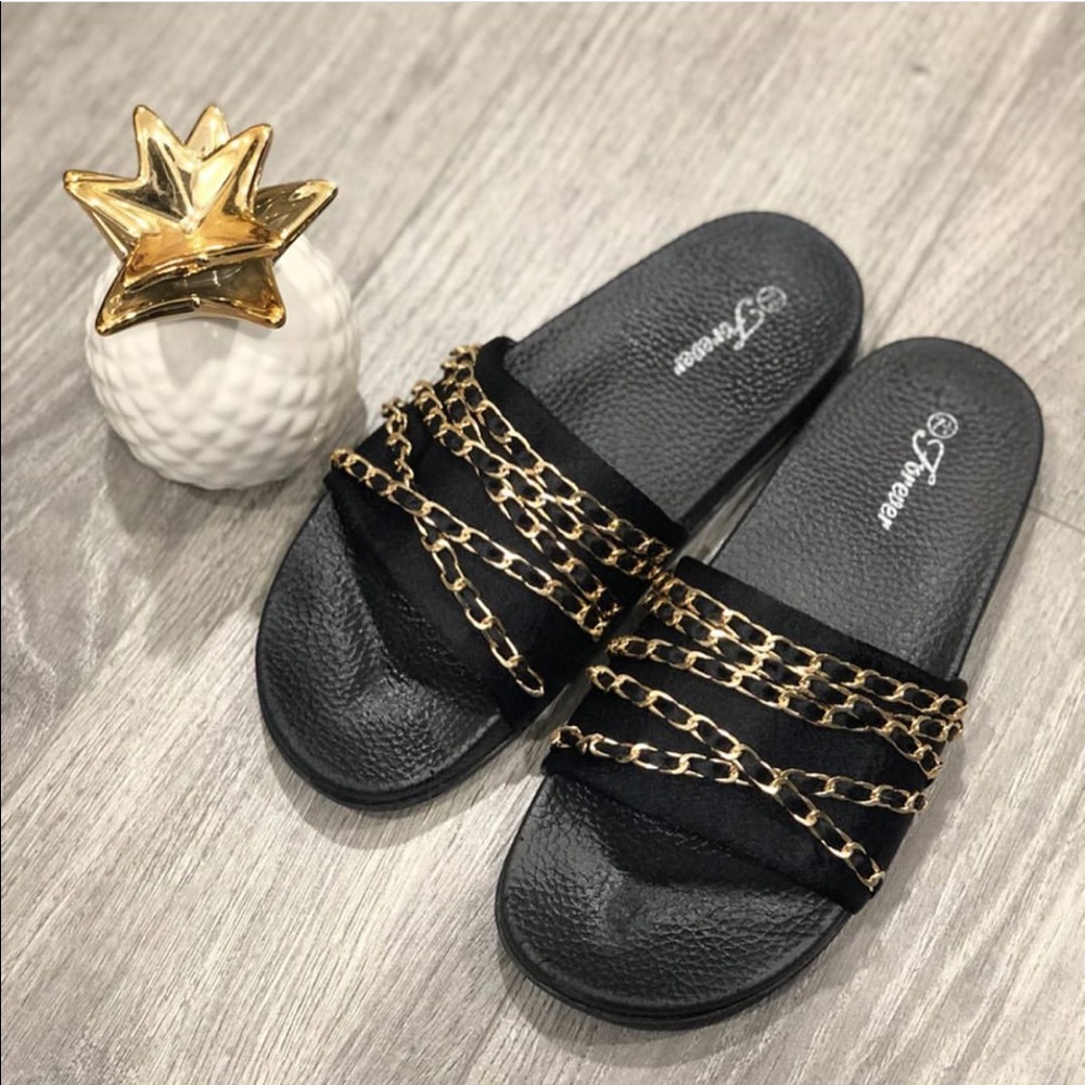 **SOLD** Velvet Slippers With Chains